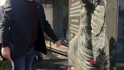 Bu gün Uygar Dünyanın (? ) gözleri önünde, İnsanlık tarihinin