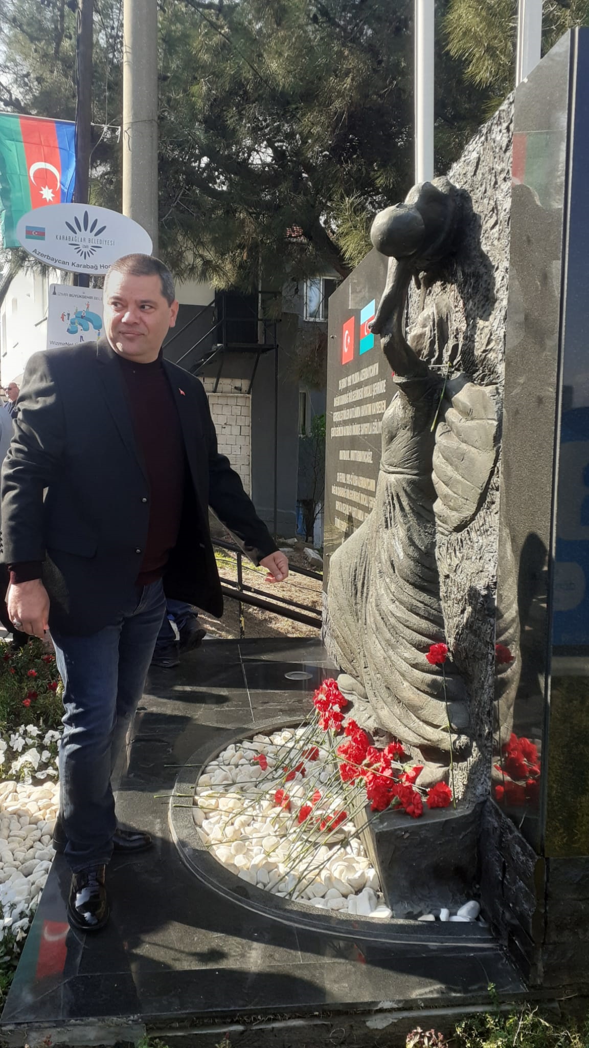 Bu gün Uygar Dünyanın (? ) gözleri önünde, İnsanlık tarihinin