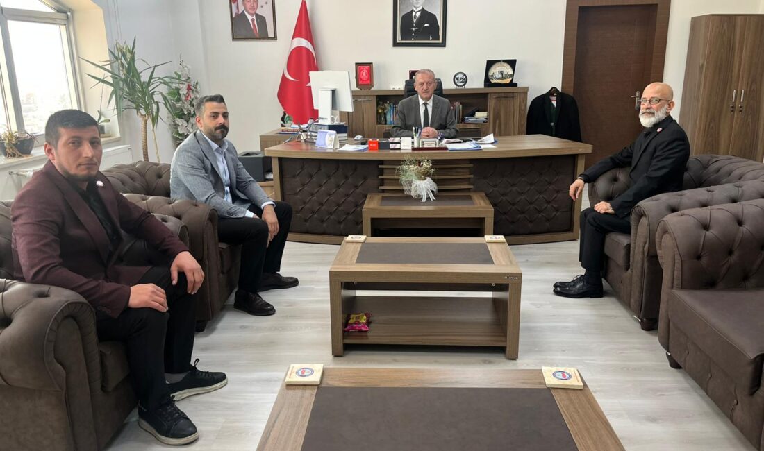 Ziyaretle ilgili bilgi veren AKSAÇLILAR Denizli İl Temsilcilisi Güray YALABIK