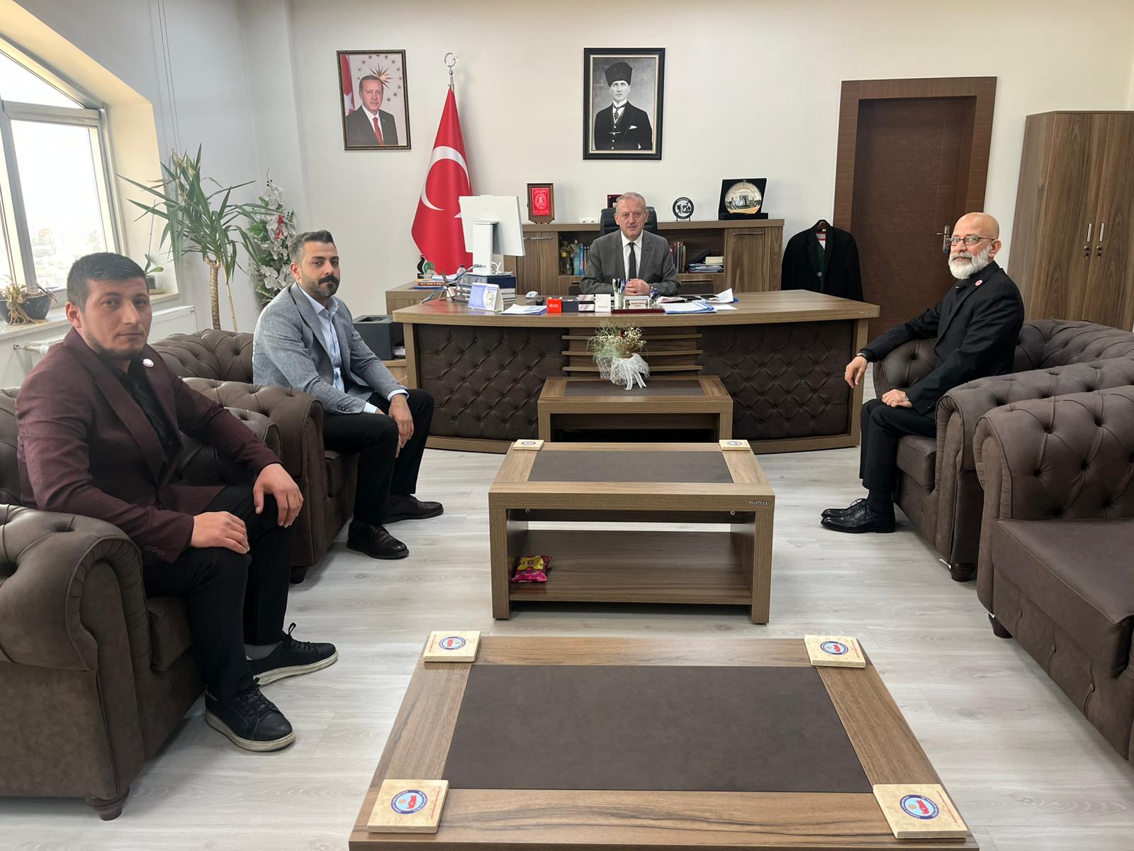 Ziyaretle ilgili bilgi veren AKSAÇLILAR Denizli İl Temsilcilisi Güray YALABIK